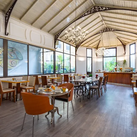 Отель Crisol Lumiere Канны